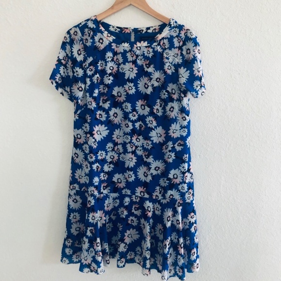Banana Republic Dresses & Skirts - Banana Republic Blue Floral Short Sleeves Size 4